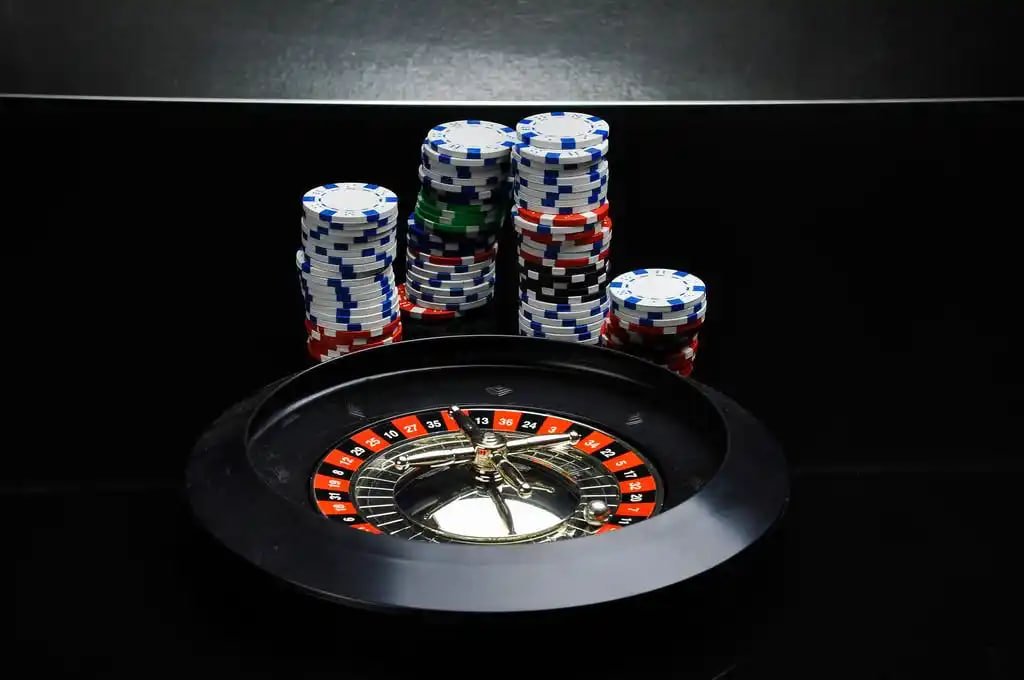 696 game ဆုငွေ ငွေထုတ်ပြီး ဝမ်းမြောက်နေသော ကစားသမားပုံ